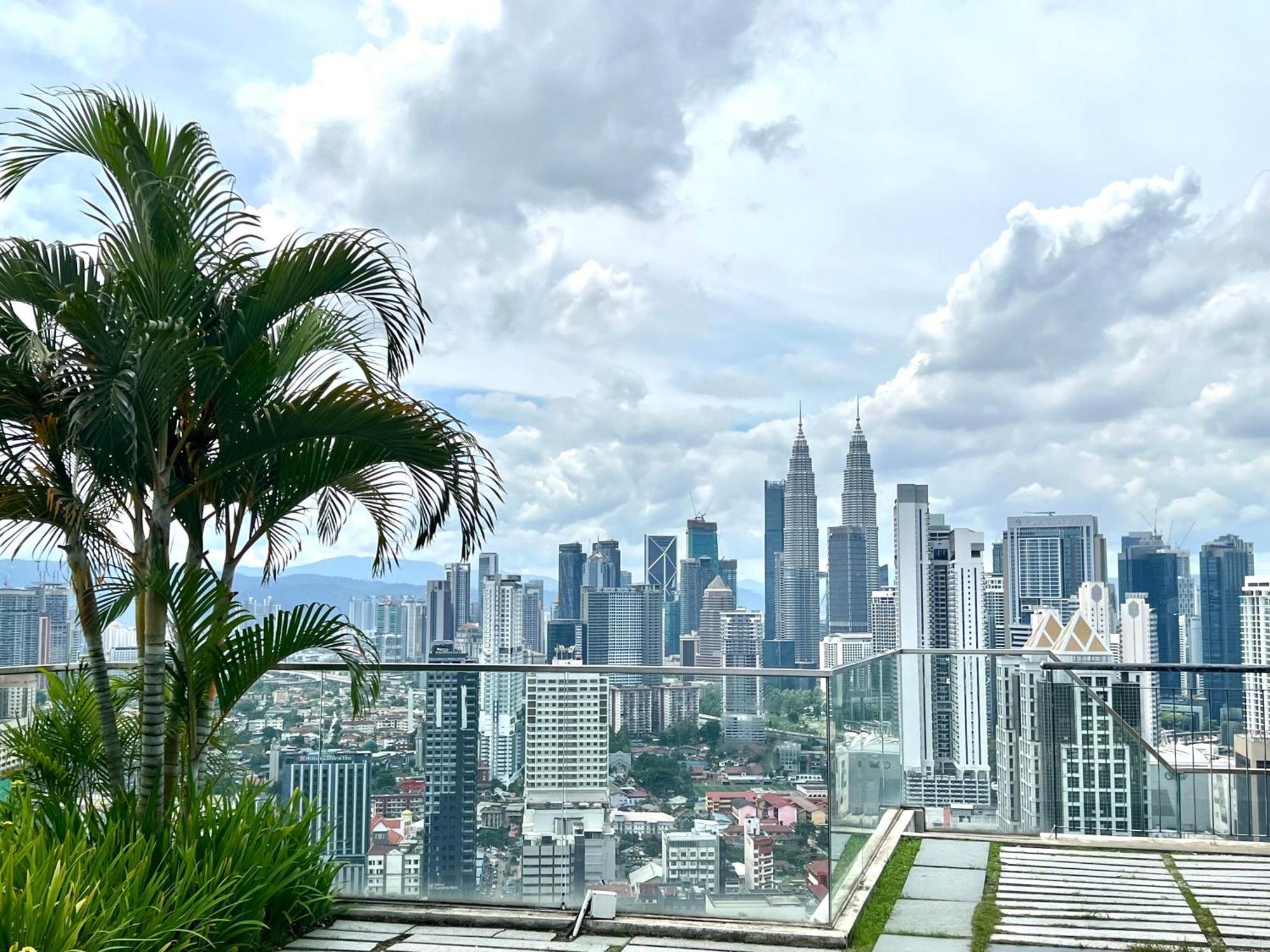 Regalia Sky Pool Klcc By Pasira Home Kuala Lumpur Eksteriør bilde